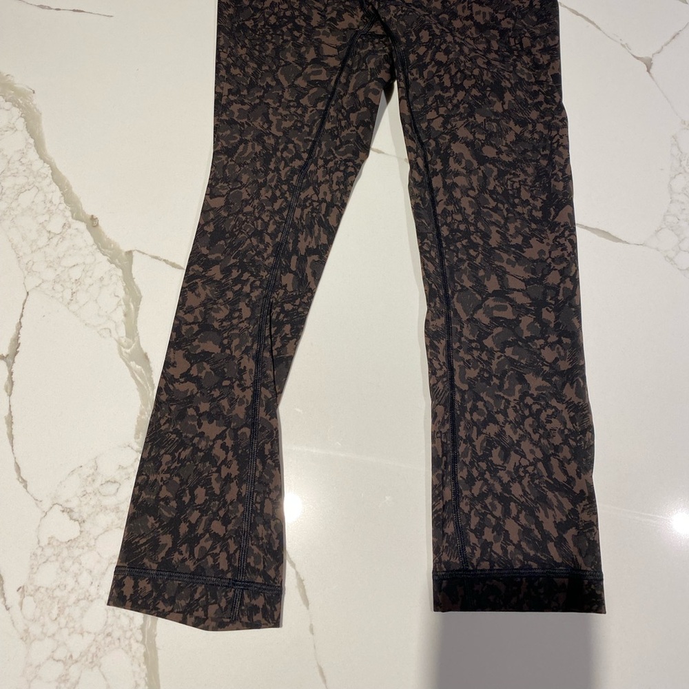 Lululemon Wunder Under HR Crop 21” Size 6 - Wild Thing Camo Brown